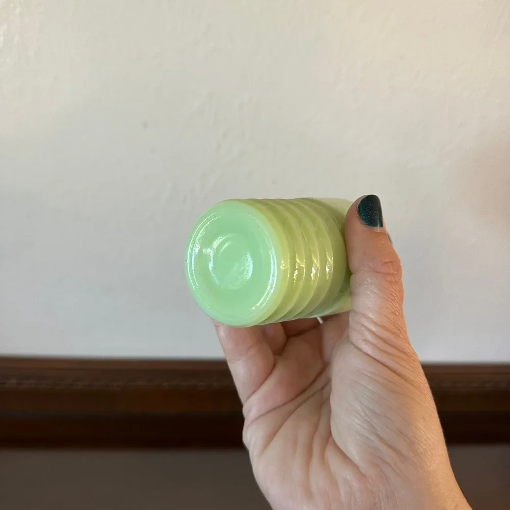 Vintage Jeannette Jadeite Horizontal Ribbed Shaker Uranium Glass Glows 4.5''